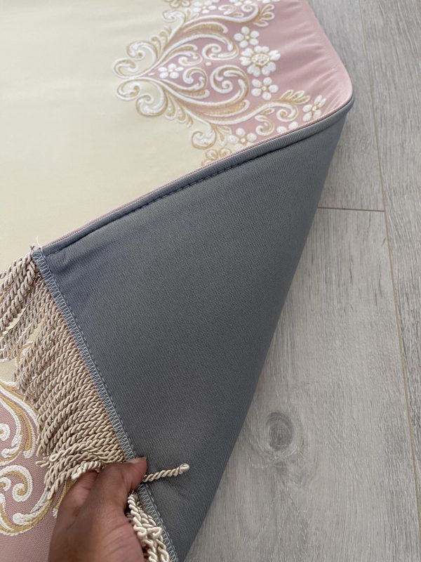 Tapis de prière satiné avec arabesque